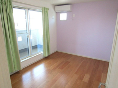 【洋室】 | 【太陽光パネル搭載】甲府市羽黒町 | 個人の部屋や寝室として使える洋室です