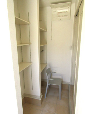 【収納】 | 【太陽光パネル搭載】甲府市羽黒町 | 玄関収納　こまごまとしたものを収納できそうですね