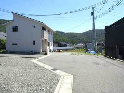 【前面道路含む現地写真】 | 【太陽光パネル搭載】甲府市羽黒町 | 前面道路含む現地写真です