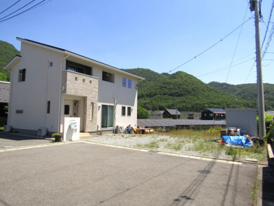 【駐車場】 | 【太陽光パネル搭載】甲府市羽黒町 | 駐車場です