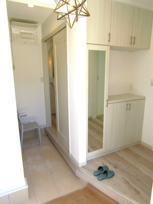 【玄関】 | 【太陽光パネル搭載】甲府市羽黒町 | ゆったりとした玄関です