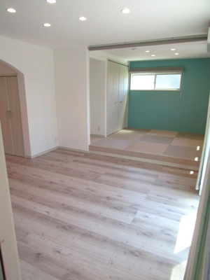 【居間・リビング】 | 【太陽光パネル搭載】甲府市羽黒町 | ゆったり過ごせる居間です