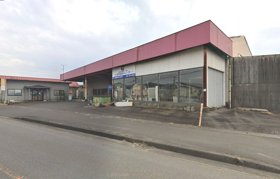 都城市高城町穂満坊の倉庫の外観