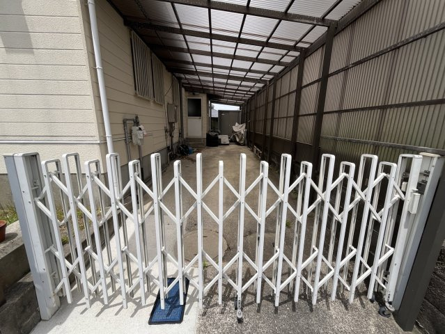 【駐車場】 | 敷地内は軽自動車で3台可能です。