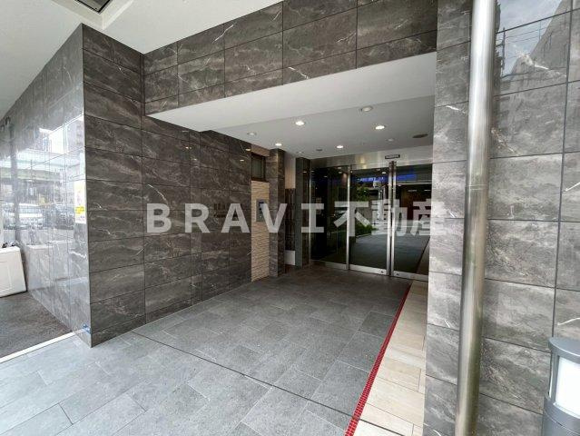 セレニテ本町東リアン　BRAVI不動産のエントランス|【セレニテ本町東リアン】落ち着いたエントランスです