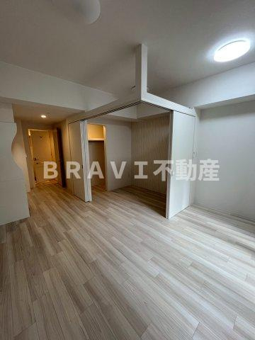 セレニテ本町東リアン　BRAVI不動産の洋室|【セレニテ本町東リアン】ゆったりとしたリビングです