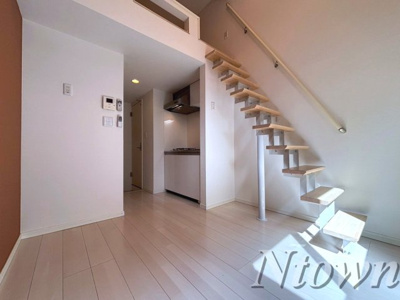 【居間・リビング】 | メゾン生駒町 | ゆったりとしたリビングです