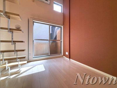 【居間・リビング】 | メゾン生駒町 | こちらの居間で趣味の時間をお楽しみください