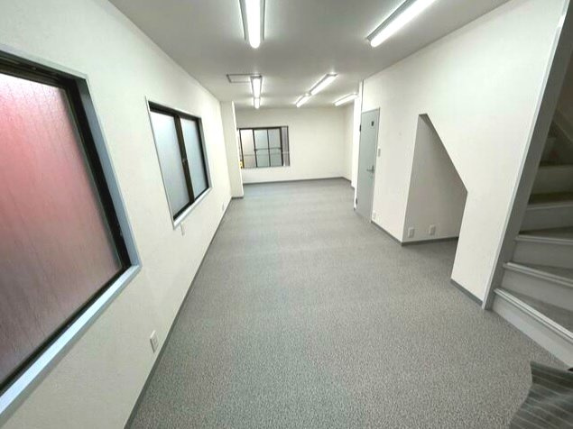 戸越銀座駅前ビルの内装