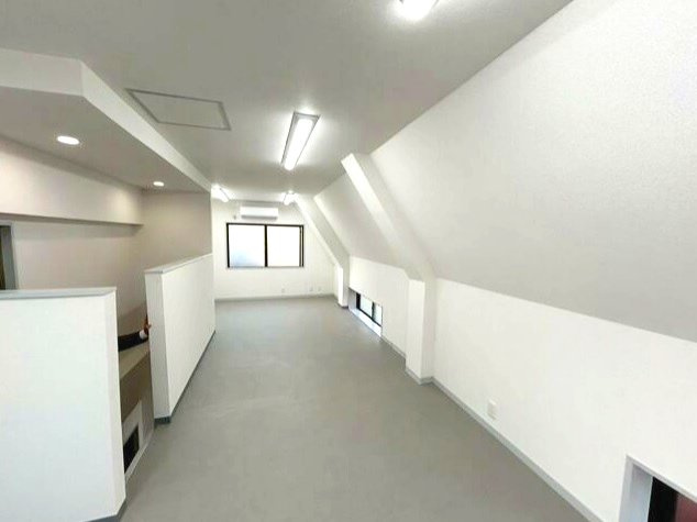 戸越銀座駅前ビルの内装