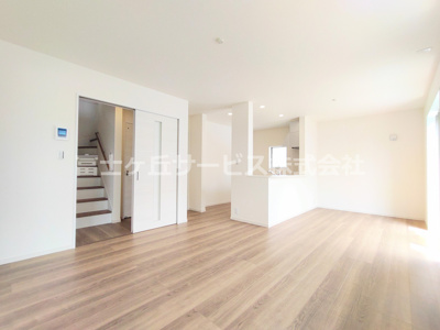 【居間・リビング】 | 豊川市平井町 58期 新築一戸建て 1号棟 | 横長タイプのリビングダイニングです