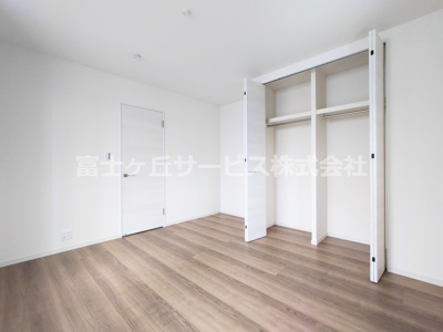 【寝室】 | 豊川市平井町 58期 新築一戸建て 1号棟 | 7.06帖の洋室です