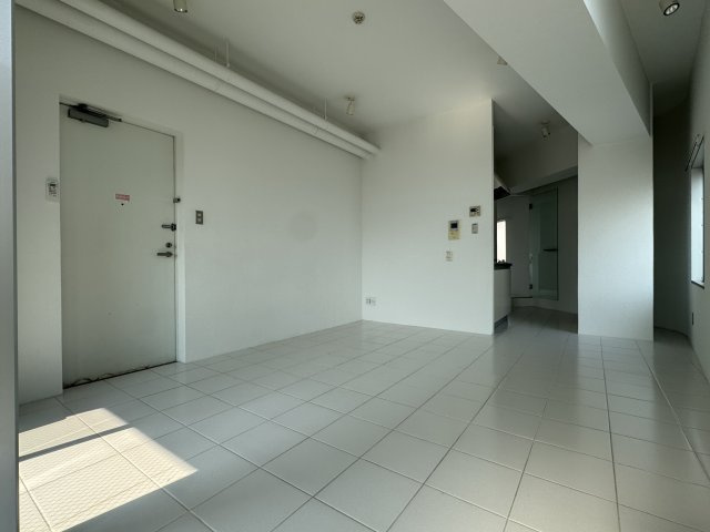 ラークスパ岡町の居間・リビング