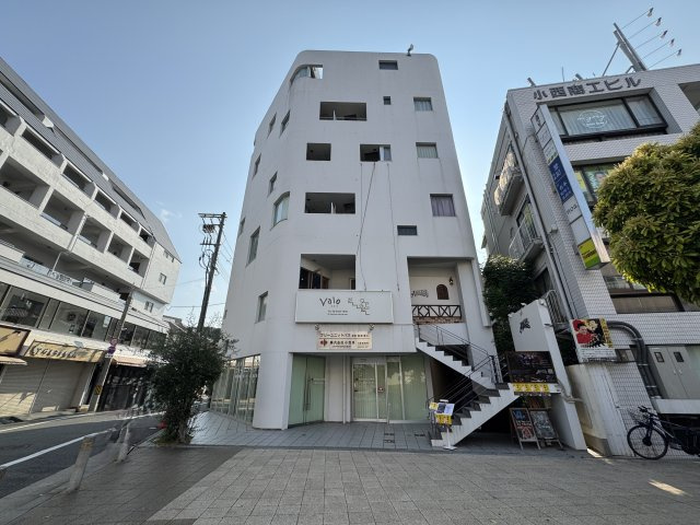 ラークスパ岡町の外観