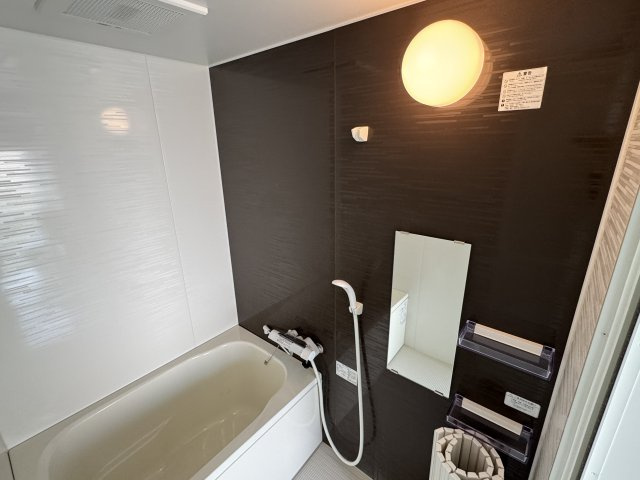 ラークスパ岡町の浴室