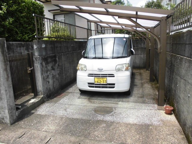 生目台東2丁目の駐車場
