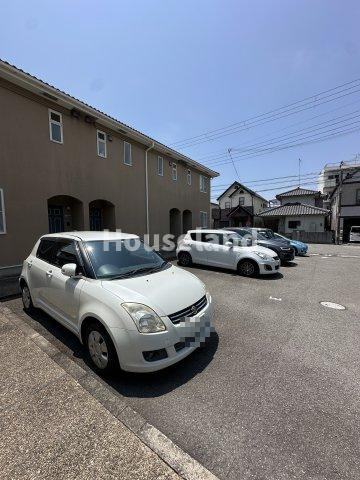ガーデンコート中之島の駐車場