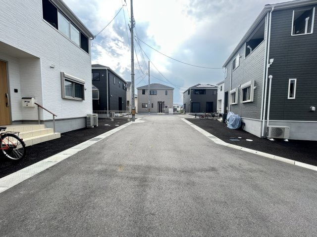 ＪＲ馬堀駅徒歩１３分■オール電化■省エネ給湯器エコキュート搭載■クレイドルガーデン亀岡市篠町野条第３の前面道路含む現地写真|前道