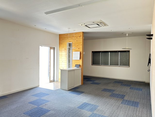 北屋敷事務所（倉庫付き）の内装