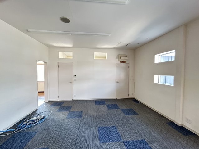 北屋敷事務所（倉庫付き）の内装