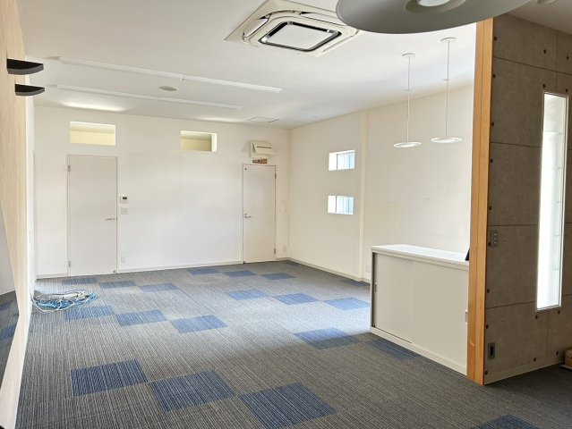 北屋敷事務所（倉庫付き）の内装