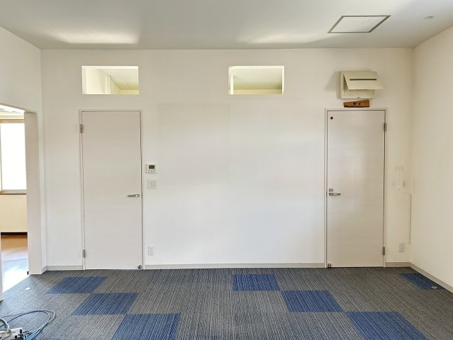 北屋敷事務所（倉庫付き）の内装