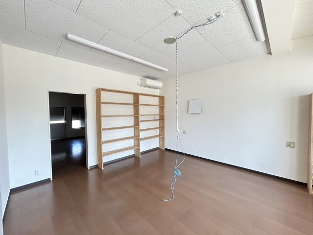 北屋敷事務所（倉庫付き）の内装