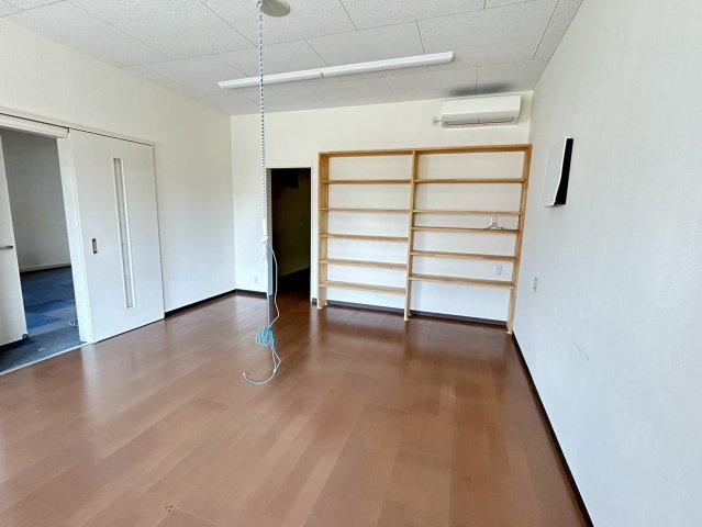 北屋敷事務所（倉庫付き）の内装