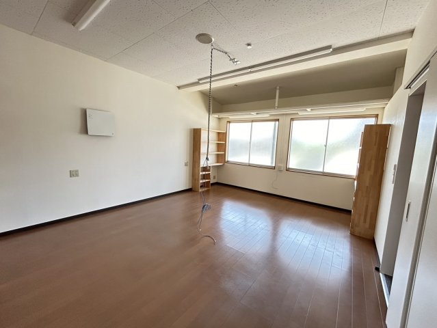 北屋敷事務所（倉庫付き）の内装