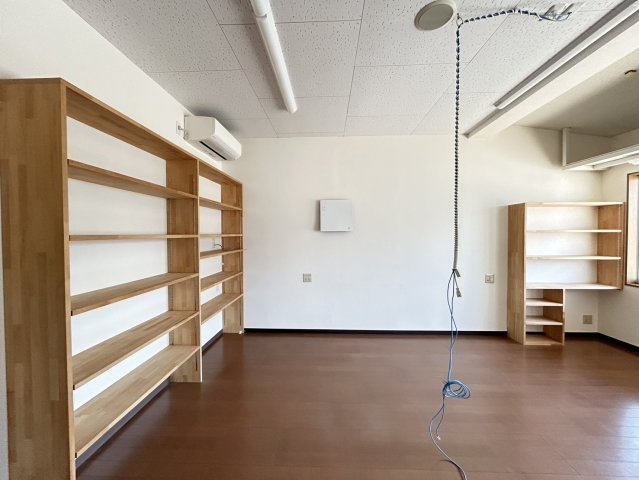 北屋敷事務所（倉庫付き）の内装