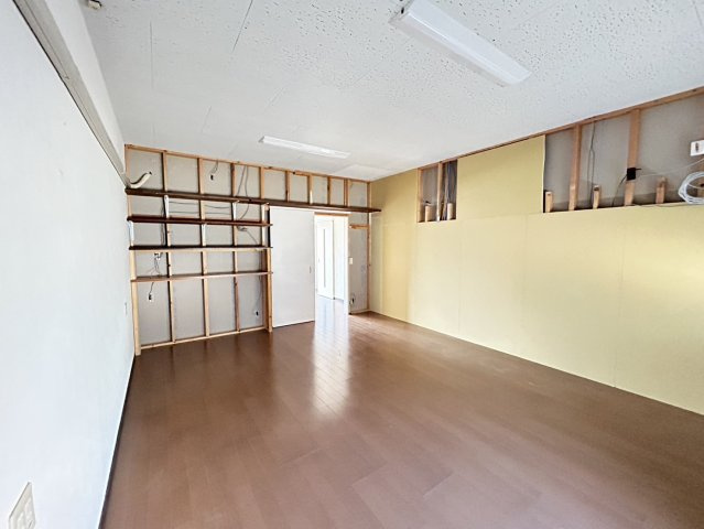北屋敷事務所（倉庫付き）の内装