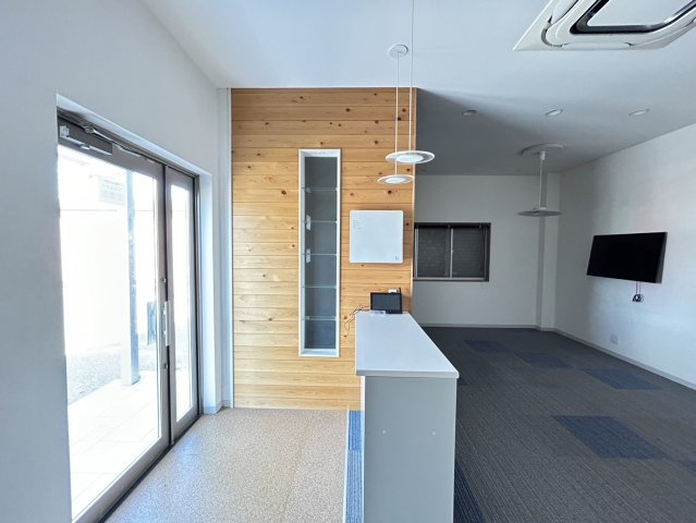 北屋敷事務所（倉庫付き）の内装