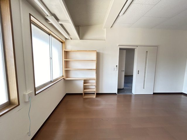 北屋敷事務所（倉庫付き）の内装