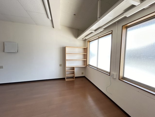 北屋敷事務所（倉庫付き）の内装