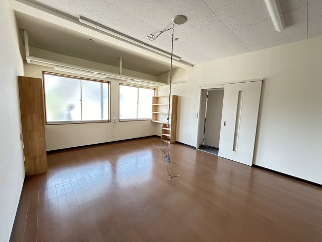 北屋敷事務所（倉庫付き）の内装