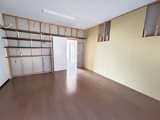 北屋敷事務所（倉庫付き）の内装
