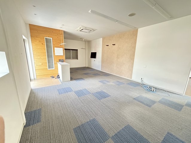 北屋敷事務所（倉庫付き）の内装