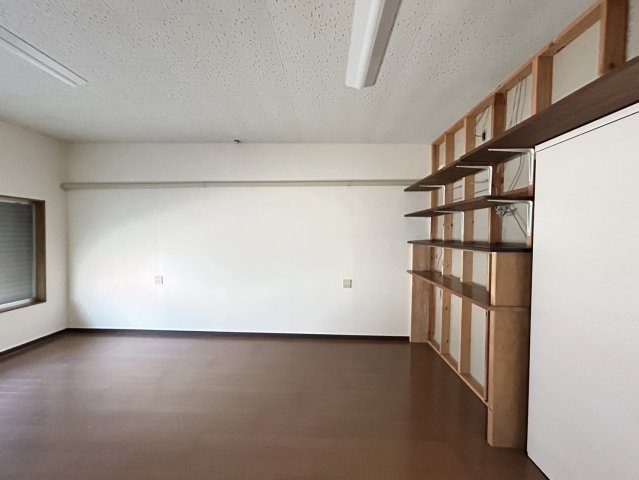 北屋敷事務所（倉庫付き）の内装