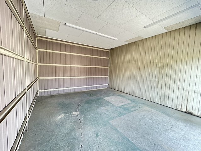 北屋敷事務所（倉庫付き）の内装