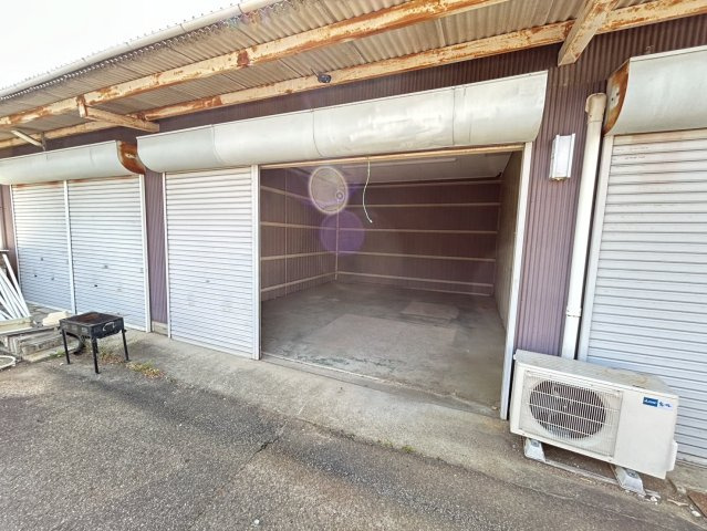 北屋敷事務所（倉庫付き）の外観