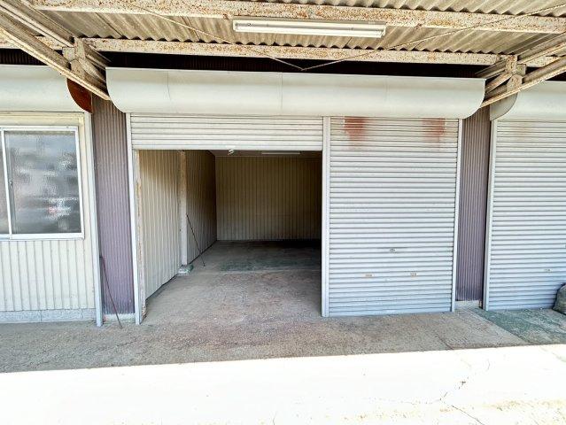 北屋敷事務所（倉庫付き）の外観