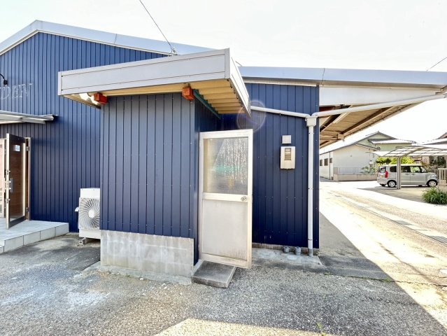 北屋敷事務所（倉庫付き）の外観