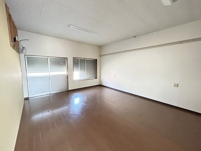 北屋敷事務所（倉庫付き）の内装
