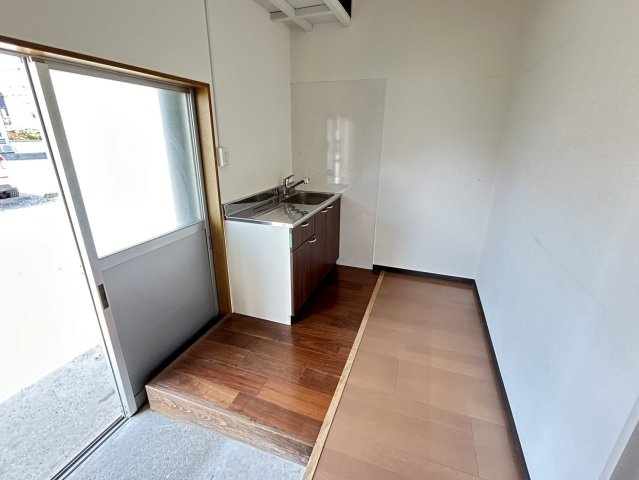 北屋敷事務所（倉庫付き）の内装