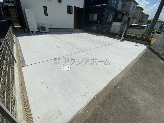 入間市野田・全1棟　新築一戸建　～収納豊富・駐車並列3台可～の駐車場|カースペース3台