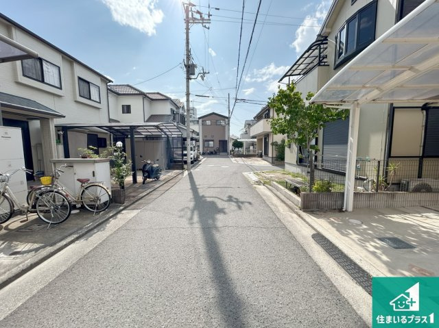 泉大津市清水町　中古一戸建ての前面道路含む現地写真|車通りの少ない前面道路！お子様がいらっしゃるご家族でも安心！