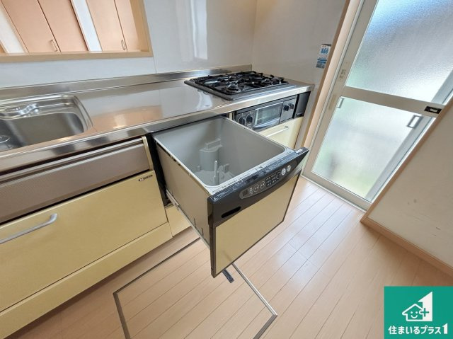 泉大津市清水町　中古一戸建ての設備|食事後の一仕事、食器洗いをボタン一つでお任せできちゃいます！場所を取らないビルトイン式なので、お料理スペースもしっかり確保！