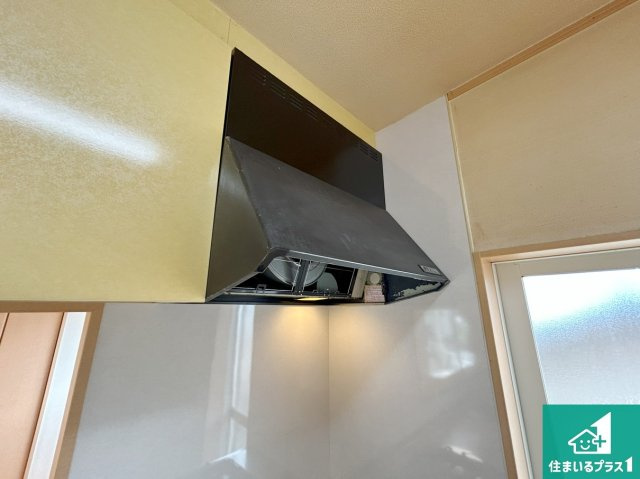 泉大津市清水町　中古一戸建ての設備|汚れにくいスロットフィルタでお手入れラクラク！ＬＥＤ照明付き！