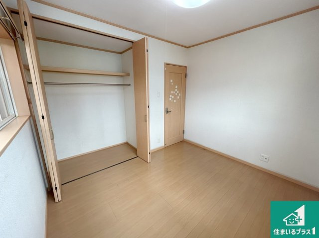 泉大津市清水町　中古一戸建ての洋室|収納スペースが充実しているので子供の成長に合わせてたくさん収納ができます！家族構成に合わせた様々な活用ができる収納！