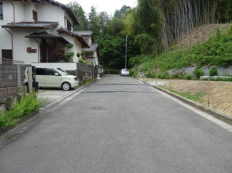 【前面道路含む現地写真】 | 川西市清和台西2丁目　1号地　建築条件無土地